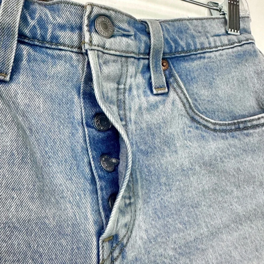 LEVI'S 501 Blue Light Wash Denim Jean Shorts Distressed Raw‎ Hem Women's 25